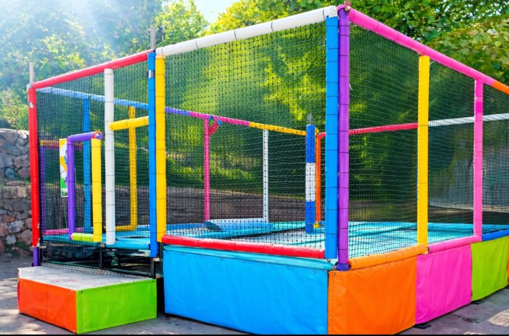 4 trampolines sur remorque